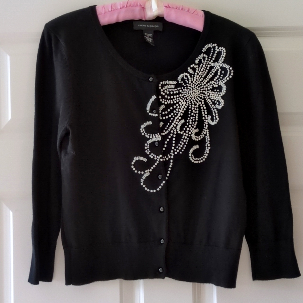 Cropped cardigan sweater black white beaded soft Chic Effortless M